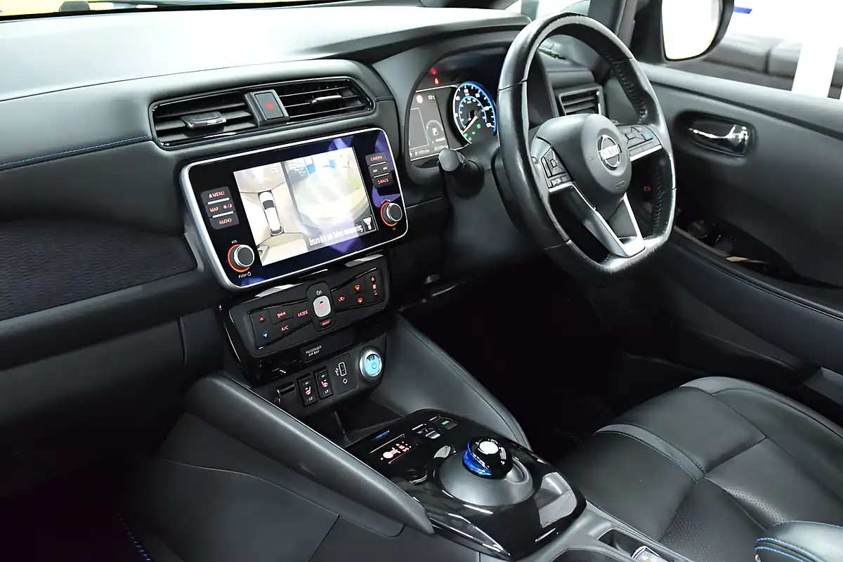 Used 2020 Nissan Leaf Tekna Grey - Interior and Exterior details 18