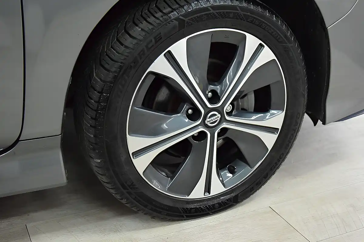 Used 2020 Nissan Leaf Tekna Grey - Interior and Exterior details 7