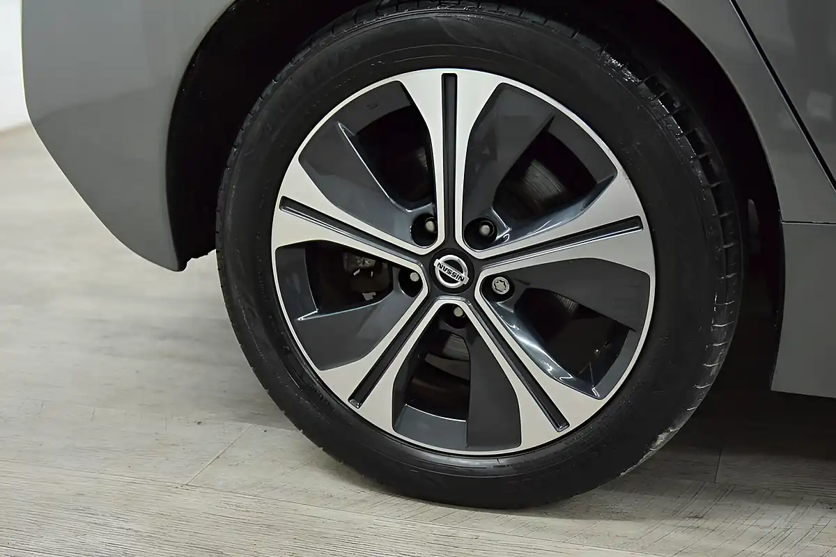 Used 2020 Nissan Leaf Tekna Grey - Interior and Exterior details 8
