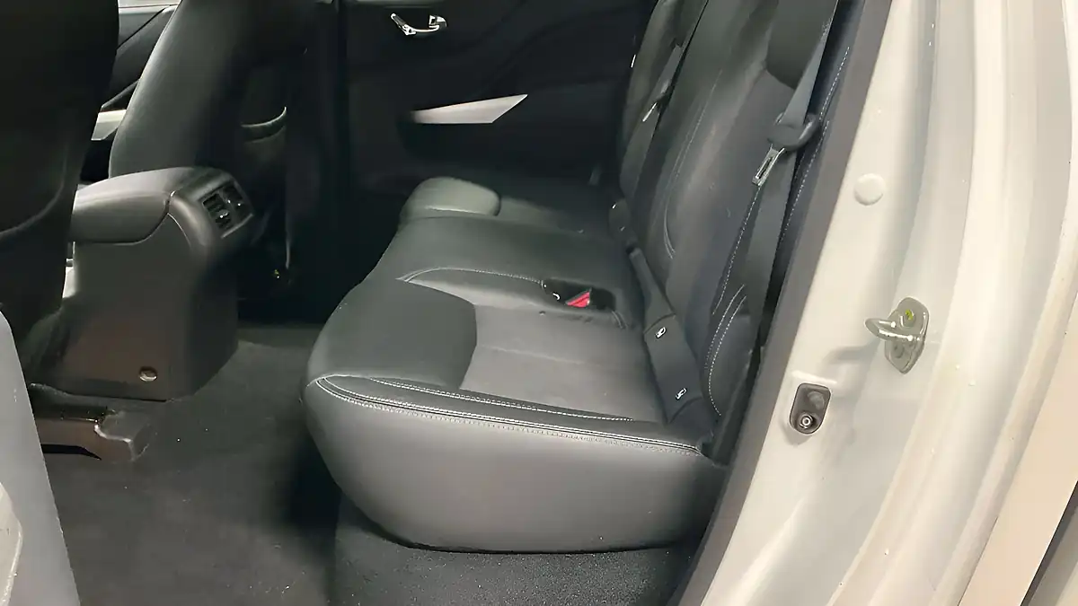 Used 2020 Nissan Navara N-Guard White - Interior and Exterior details 7