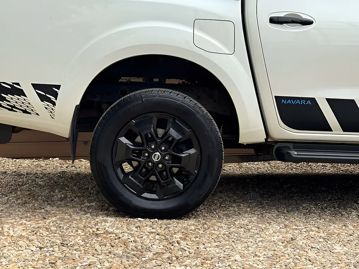 Used 2020 Nissan Navara N-Guard White - Interior and Exterior details 12