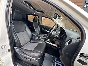 Used 2020 Nissan Navara N-Guard White - Interior and Exterior details 14