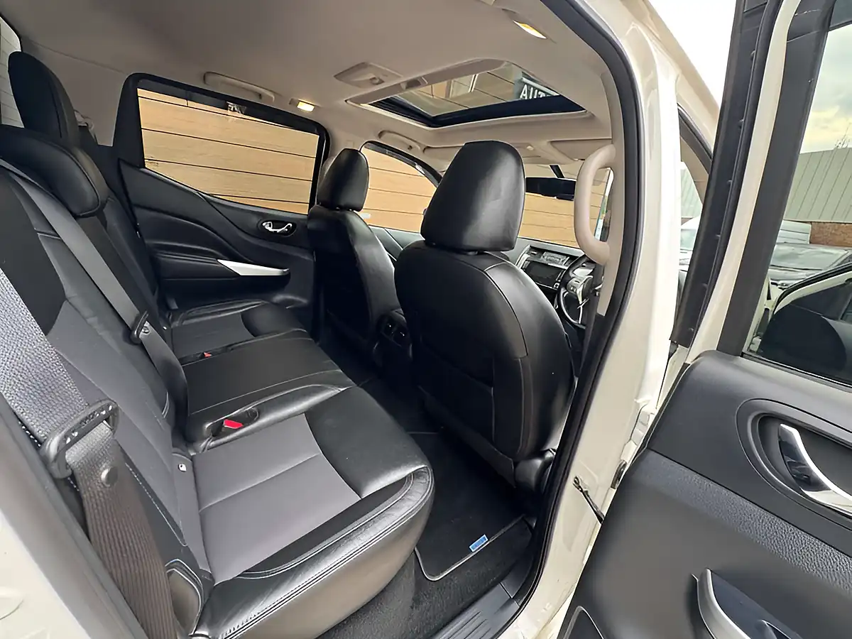 Used 2020 Nissan Navara N-Guard White - Interior and Exterior details 16