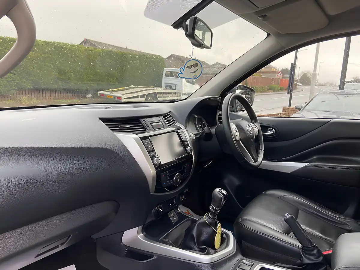 Used 2020 Nissan Navara Tekna Black - Interior and Exterior details 19