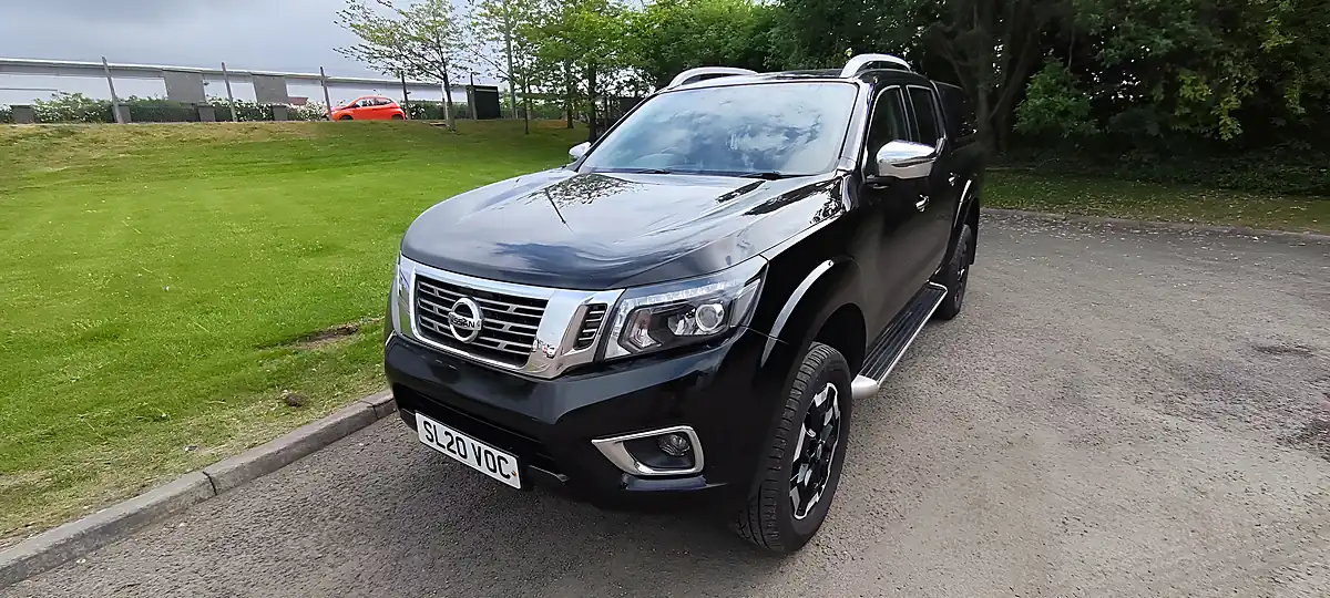 Used 2020 Nissan Navara Tekna Black - Front View