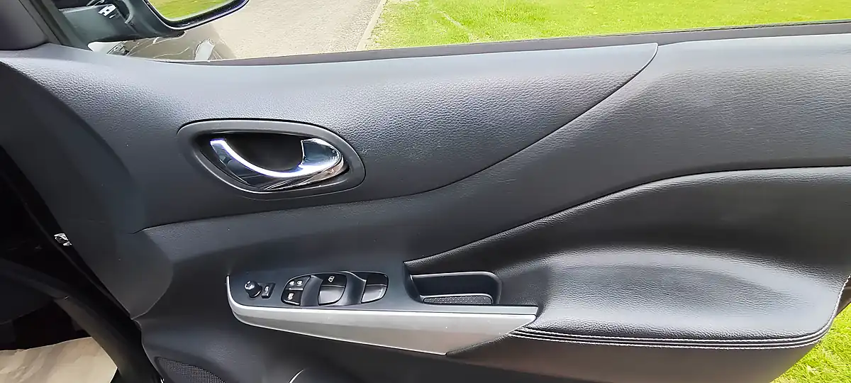 Used 2020 Nissan Navara Tekna Black - Interior and Exterior details 10