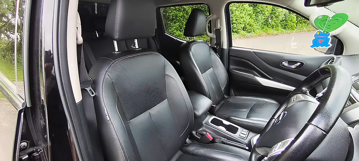 Used 2020 Nissan Navara Tekna Black - Interior and Exterior details 11