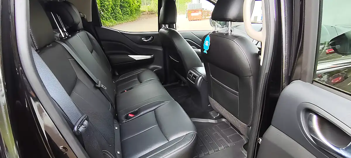 Used 2020 Nissan Navara Tekna Black - Interior and Exterior details 12