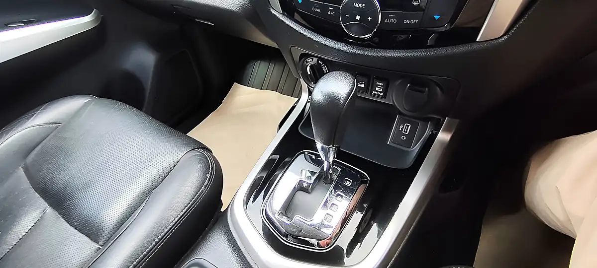 Used 2020 Nissan Navara Tekna Black - Interior and Exterior details 19
