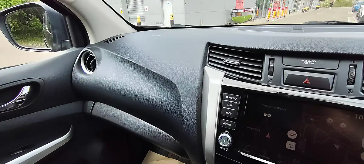 Used 2020 Nissan Navara Tekna Black - Interior and Exterior details 20