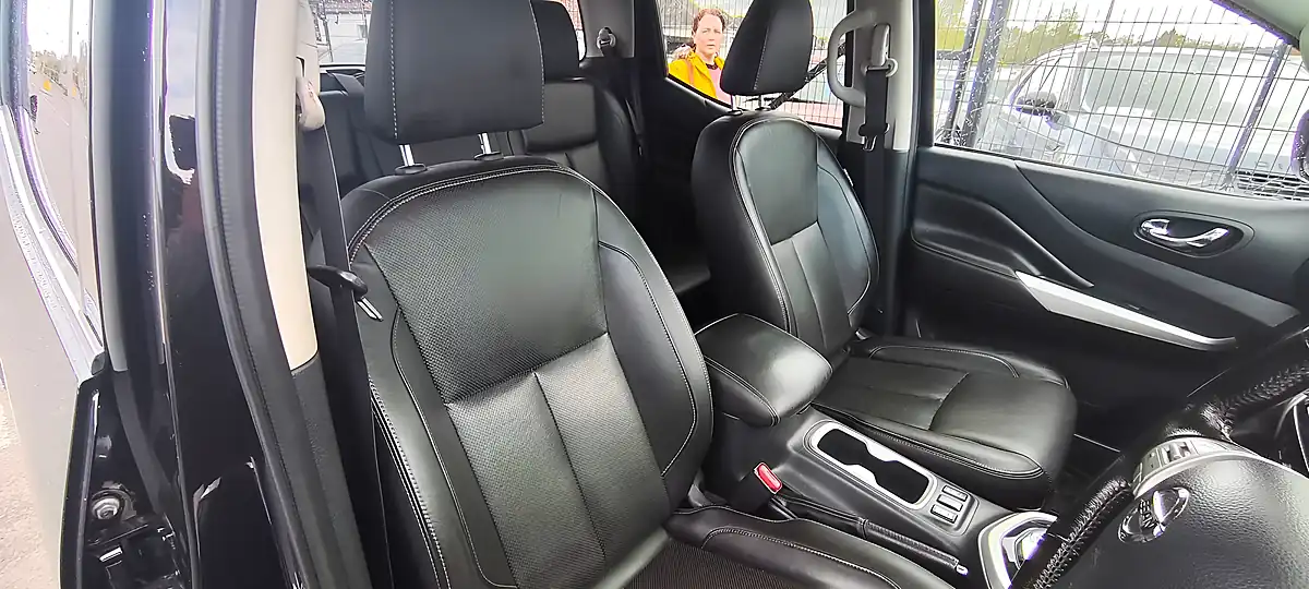 Used 2020 Nissan Navara Tekna Black - Interior and Exterior details 11