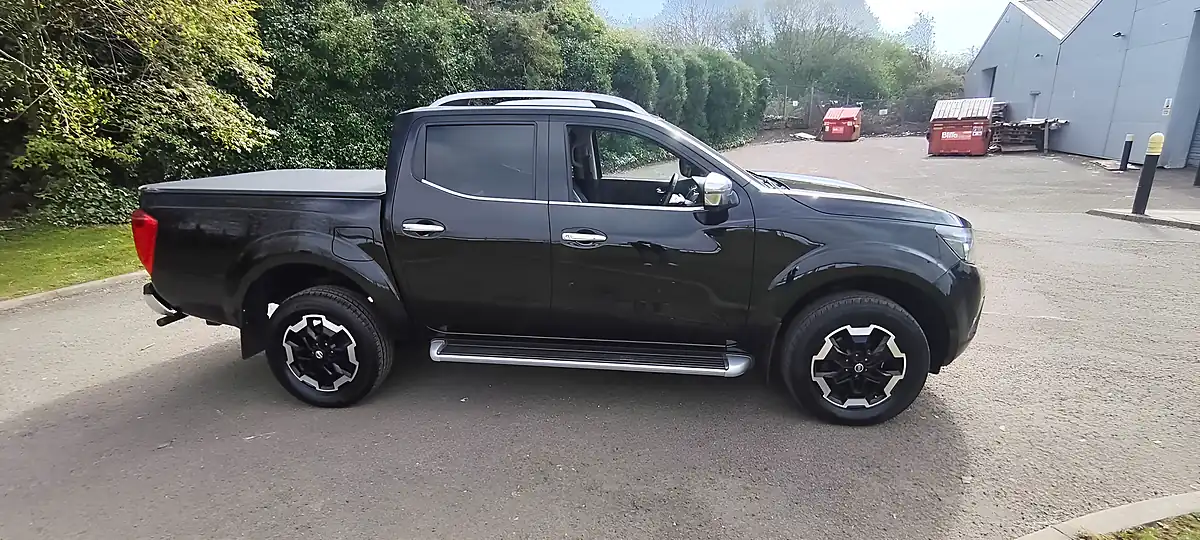 Used 2020 Nissan Navara Tekna Black - Interior and Exterior details 6