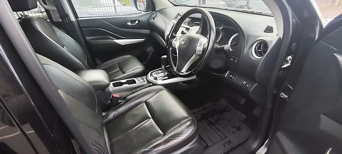 Used 2020 Nissan Navara Tekna Black - Interior and Exterior details 9