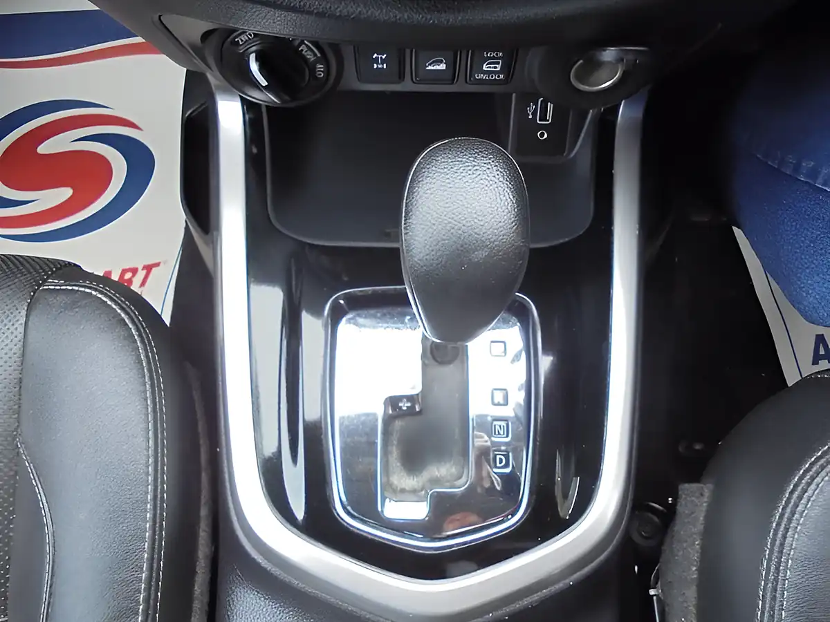 Used 2020 Nissan Navara Tekna Black - Interior and Exterior details 14