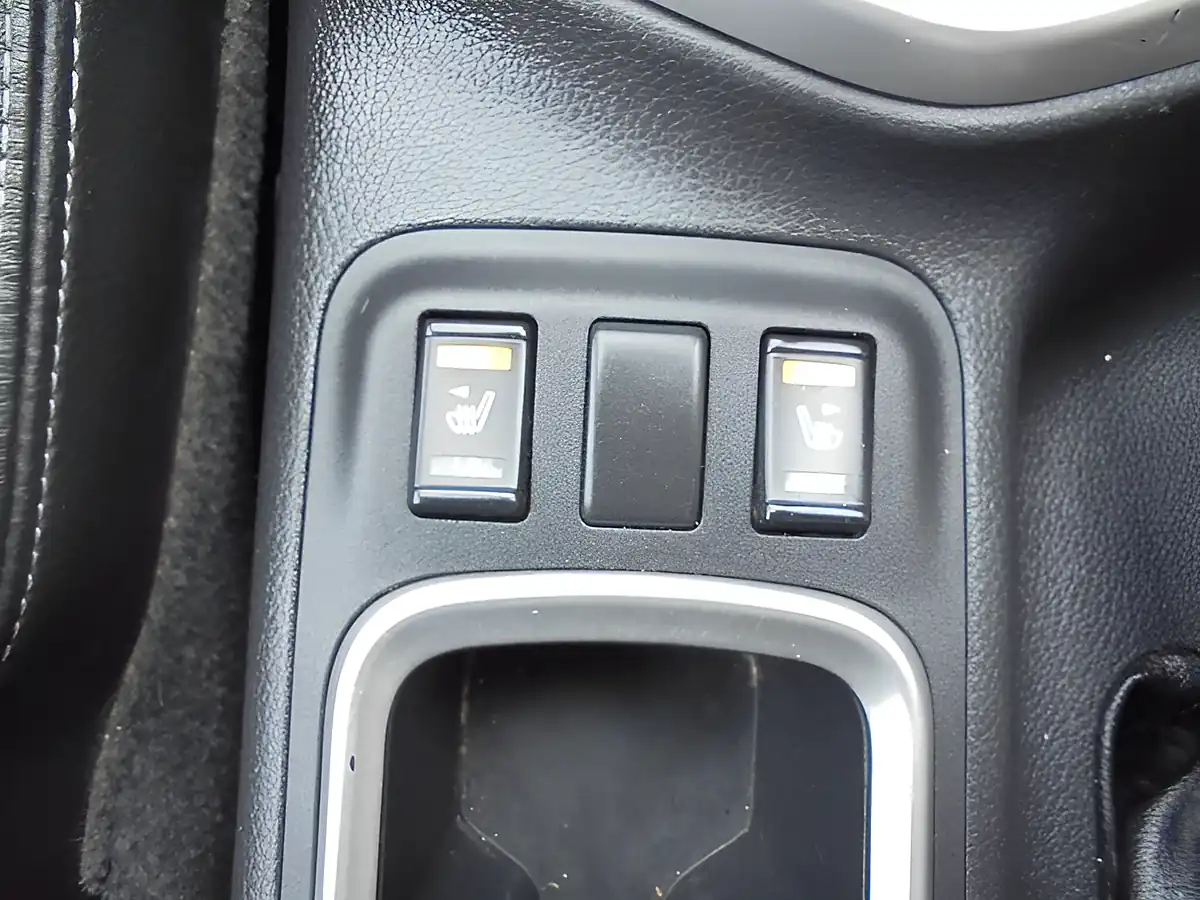 Used 2020 Nissan Navara Tekna Black - Interior and Exterior details 15