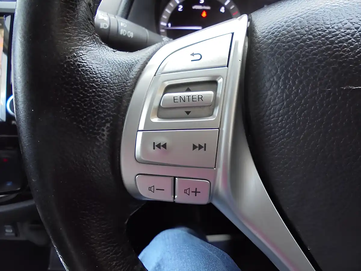 Used 2020 Nissan Navara Tekna Black - Interior and Exterior details 16