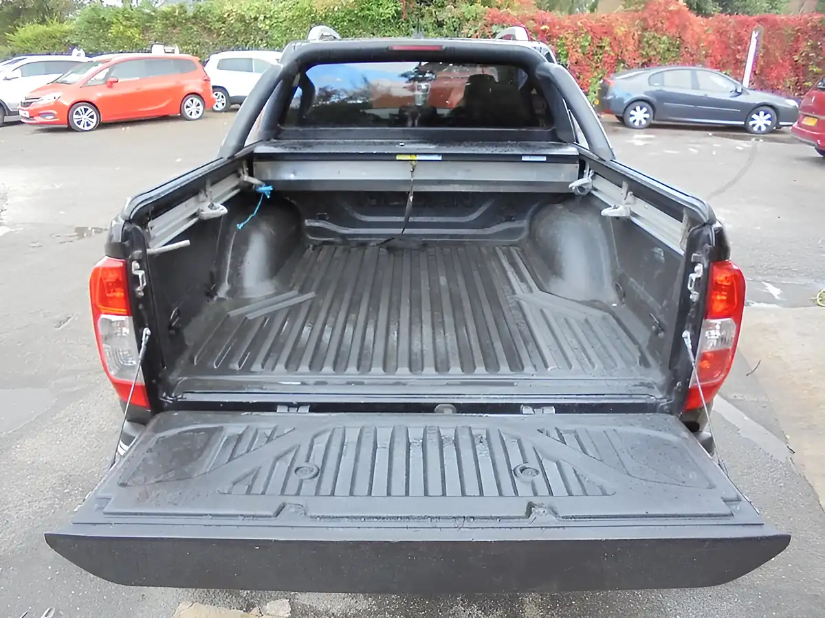 Used 2020 Nissan Navara Tekna Black - Interior and Exterior details 18