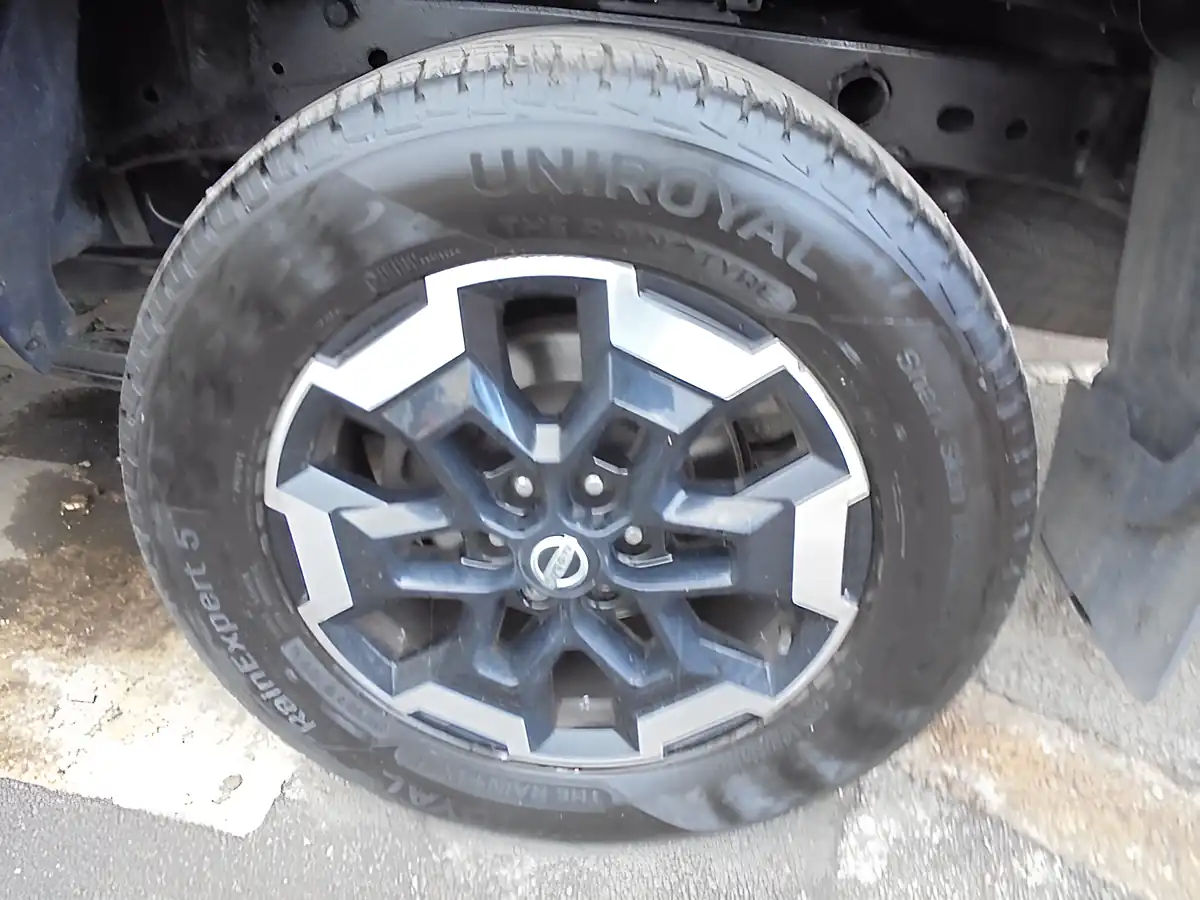 Used 2020 Nissan Navara Tekna Black - Interior and Exterior details 19