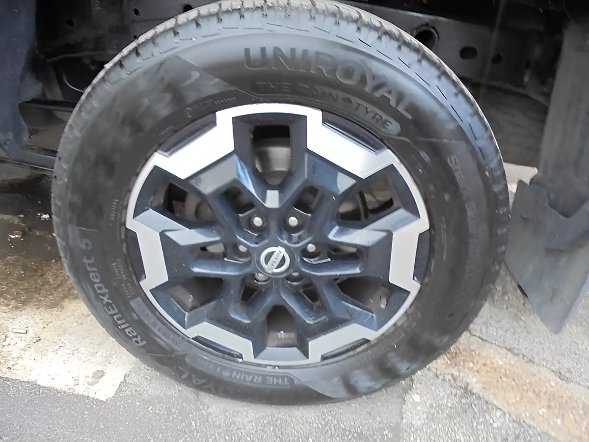 Used 2020 Nissan Navara Tekna Black - Interior and Exterior details 20