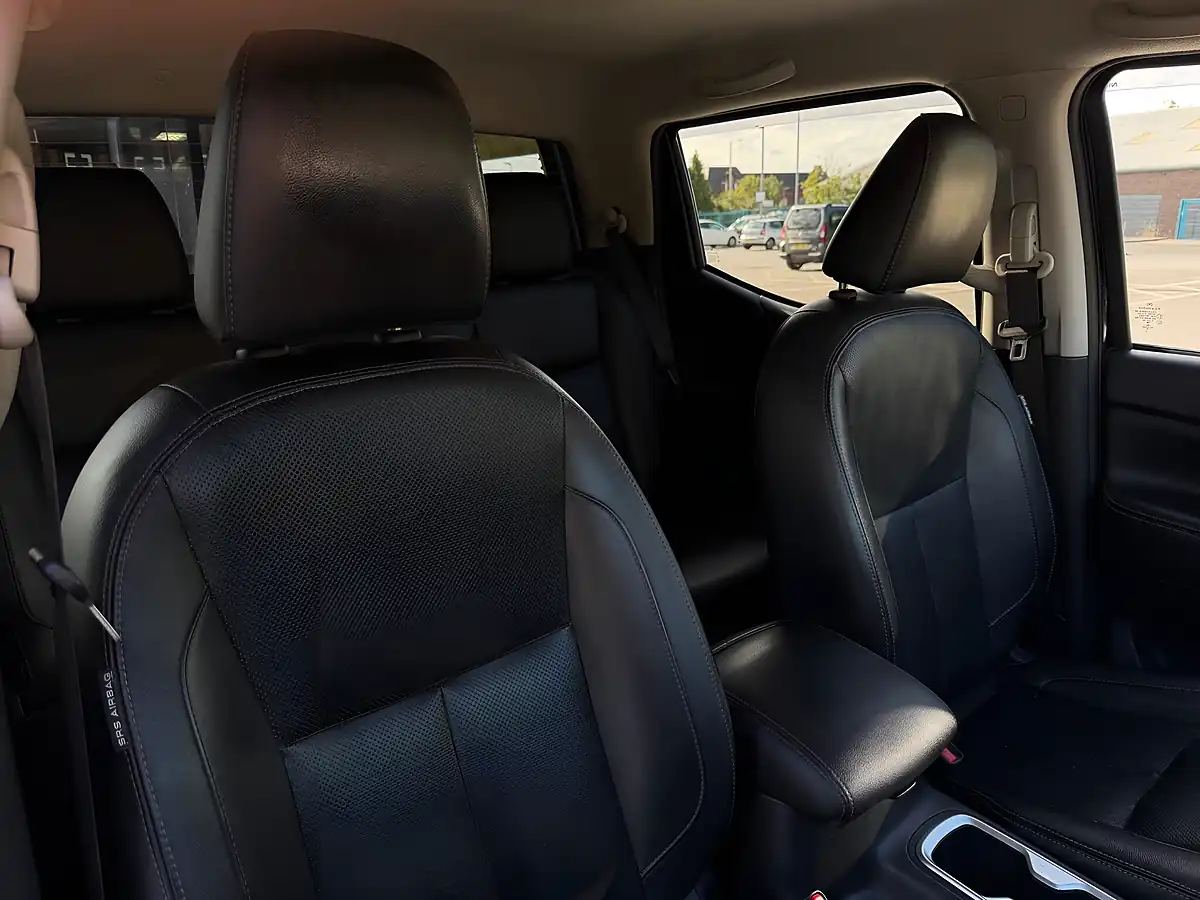 Used 2020 Nissan Navara Tekna Black - Interior and Exterior details 10
