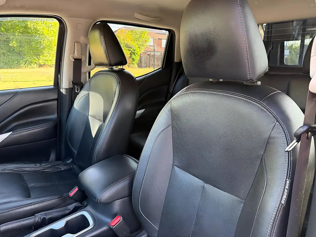 Used 2020 Nissan Navara Tekna Black - Interior and Exterior details 14