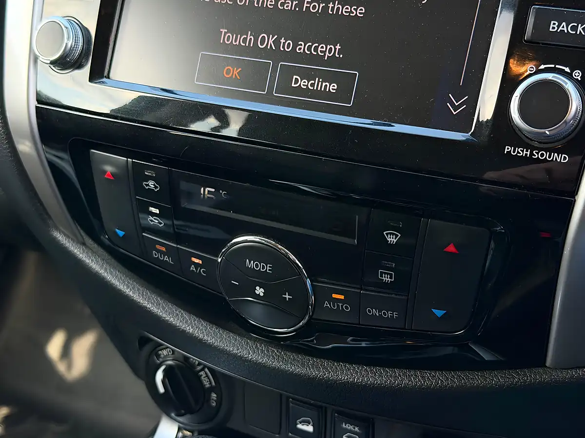 Used 2020 Nissan Navara Tekna Black - Interior and Exterior details 15