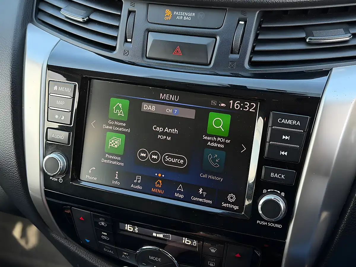 Used 2020 Nissan Navara Tekna Black - Interior and Exterior details 16