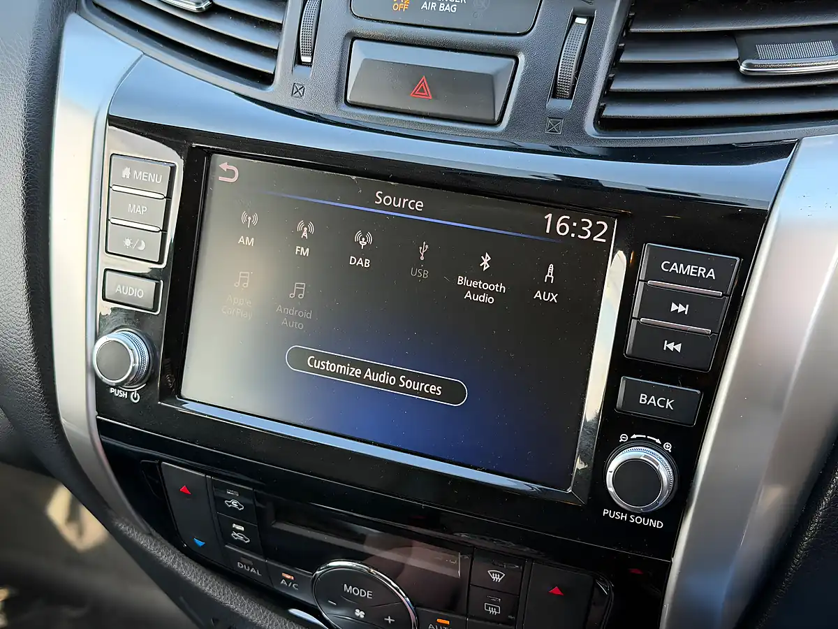 Used 2020 Nissan Navara Tekna Black - Interior and Exterior details 18