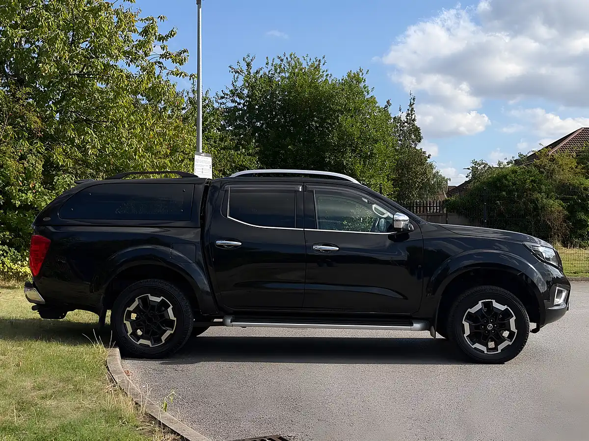 Used 2020 Nissan Navara Tekna Black - Interior and Exterior details 8