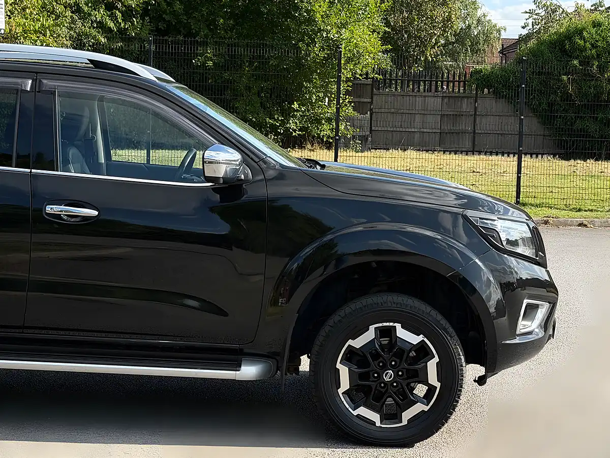 Used 2020 Nissan Navara Tekna Black - Interior and Exterior details 9