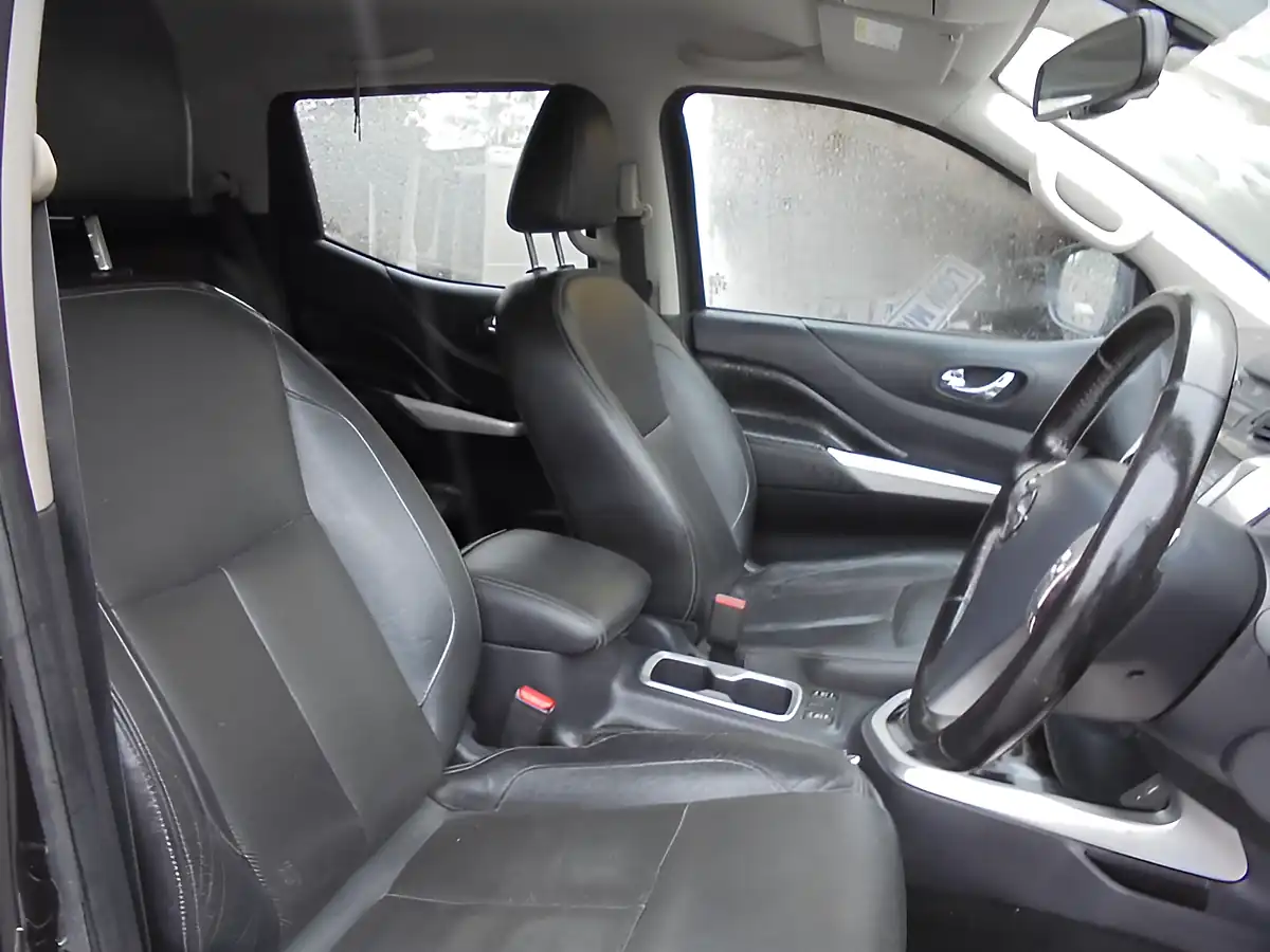 Used 2020 Nissan Navara Tekna Black - Interior and Exterior details 11