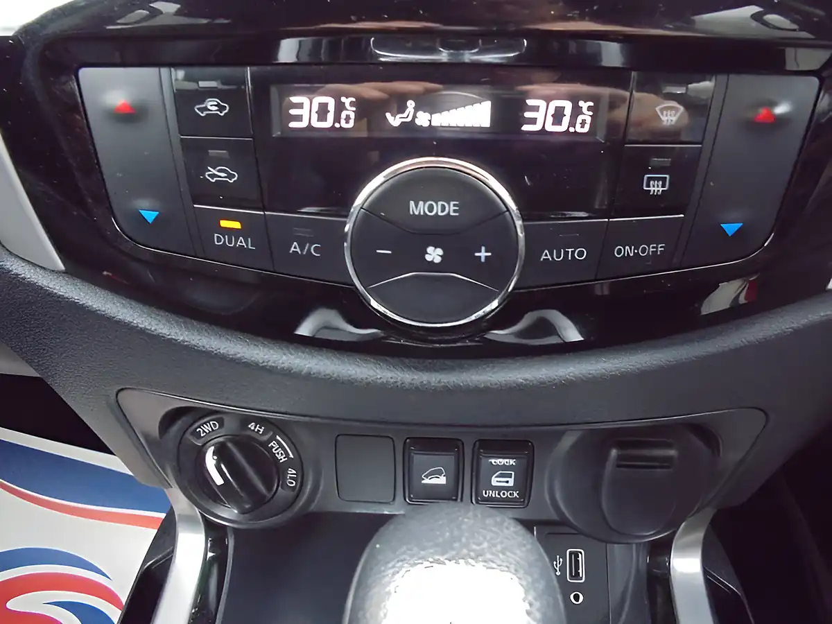 Used 2020 Nissan Navara Tekna Black - Interior and Exterior details 15