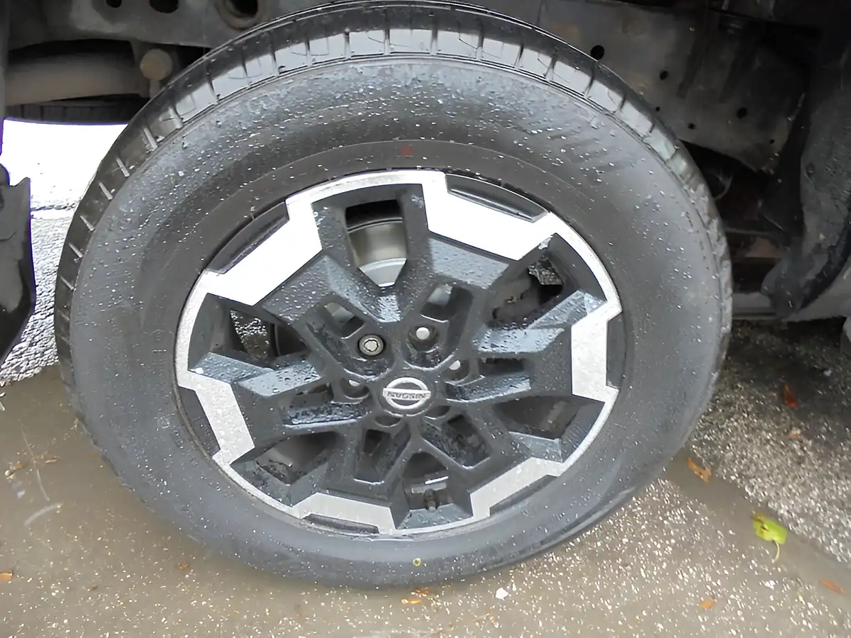 Used 2020 Nissan Navara Tekna Black - Interior and Exterior details 18