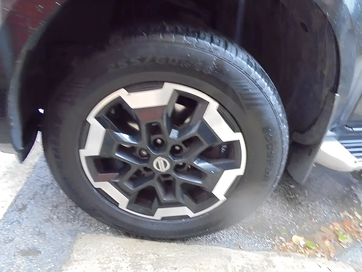 Used 2020 Nissan Navara Tekna Black - Interior and Exterior details 19