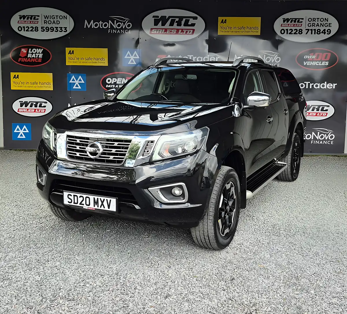 Used 2020 Nissan Navara Tekna Black - Front View