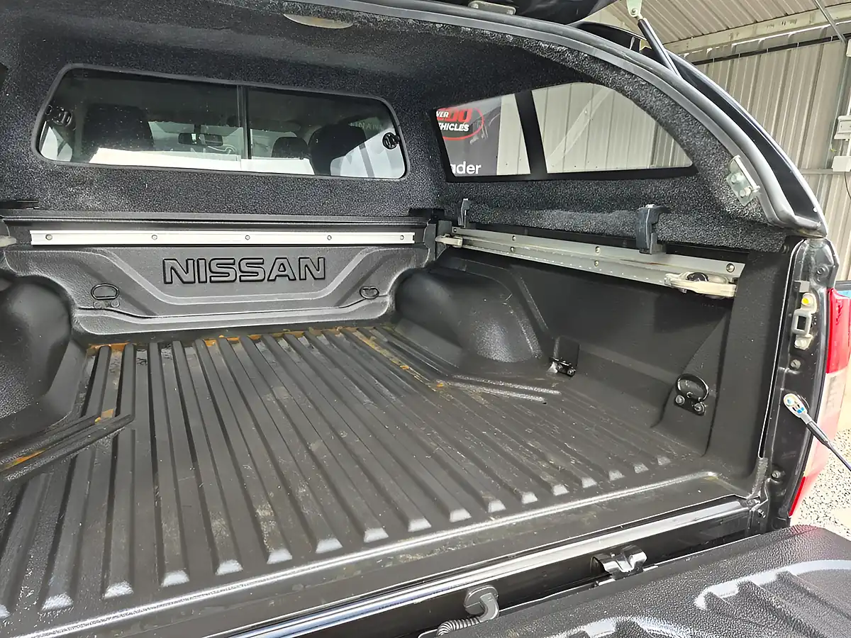 Used 2020 Nissan Navara Tekna Black - Interior and Exterior details 11