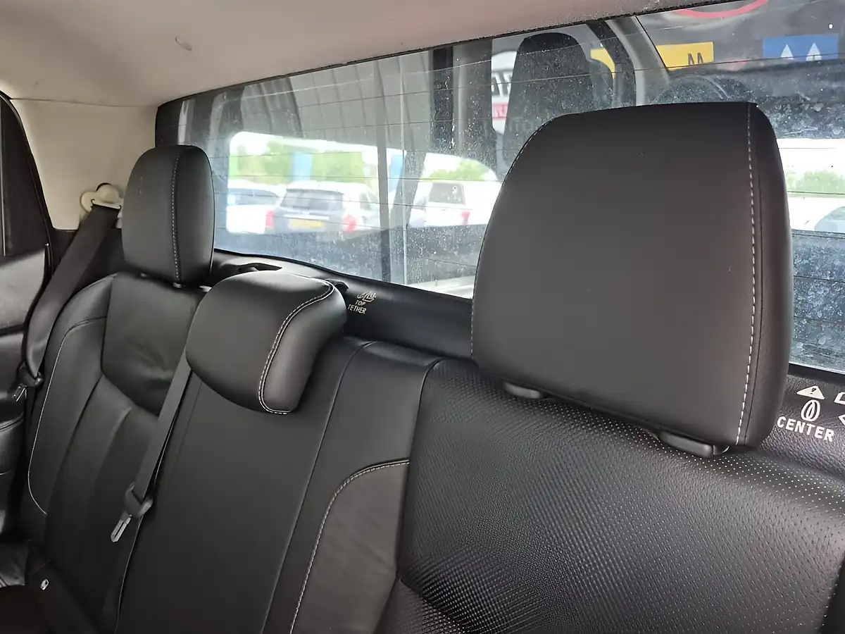 Used 2020 Nissan Navara Tekna Black - Interior and Exterior details 14