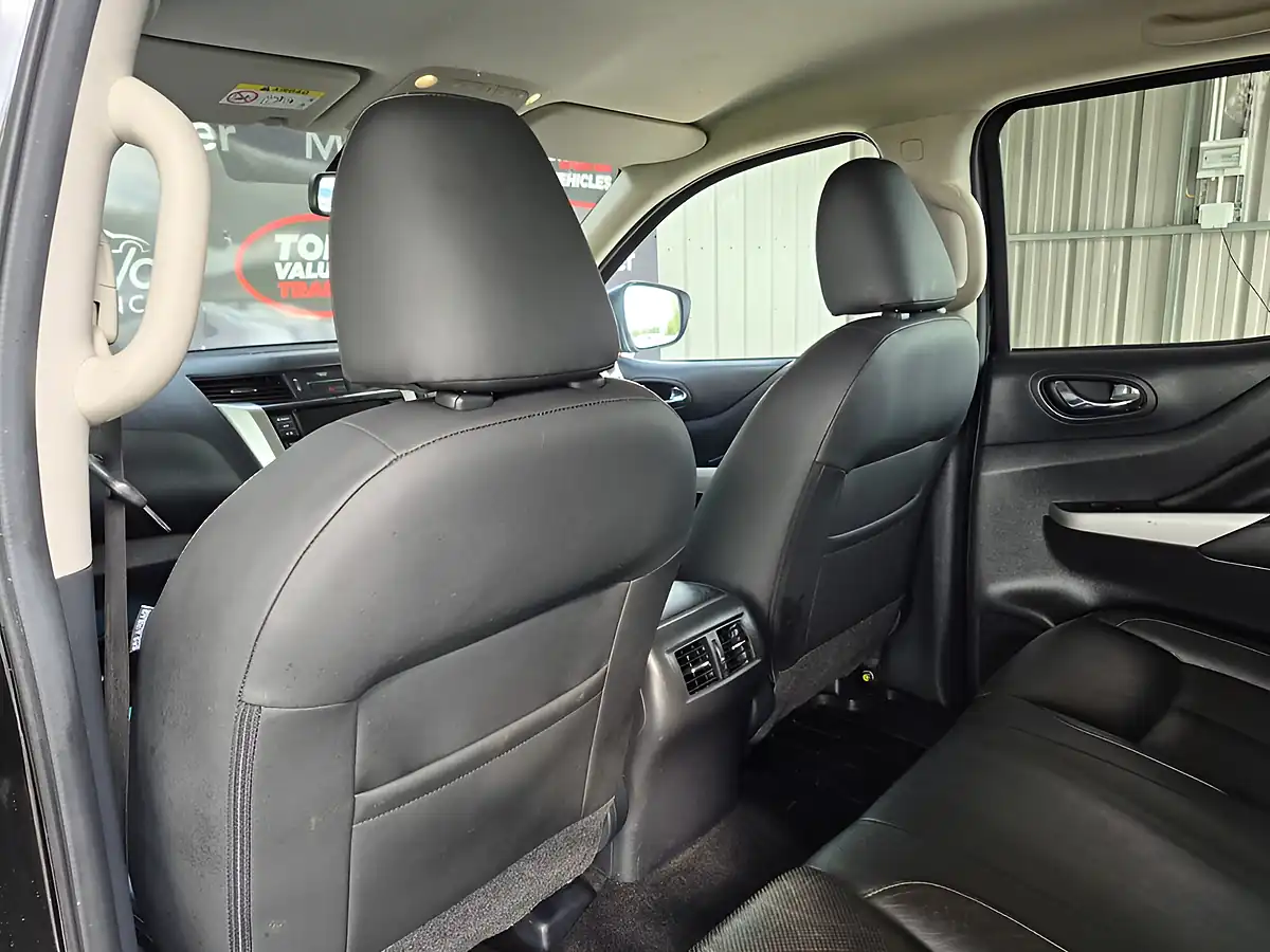 Used 2020 Nissan Navara Tekna Black - Interior and Exterior details 17