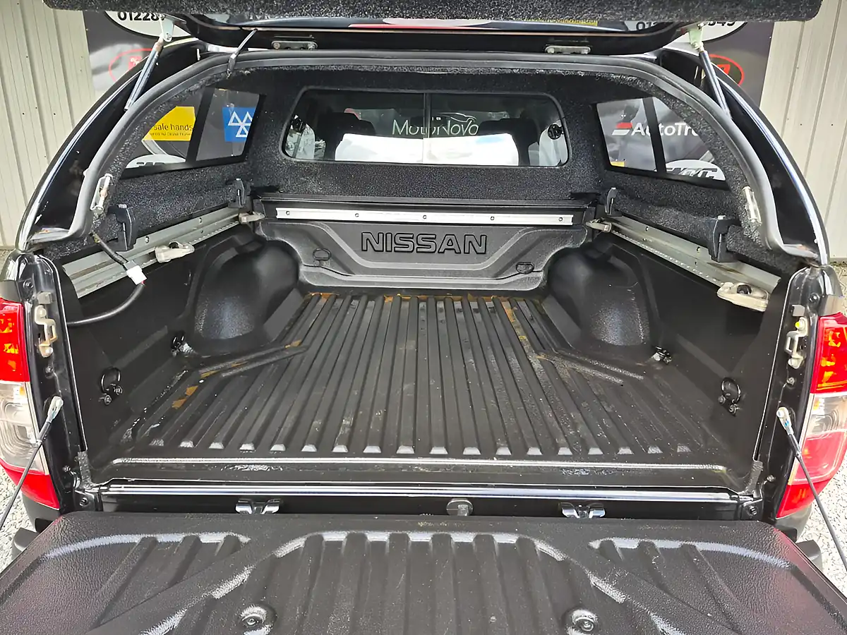 Used 2020 Nissan Navara Tekna Black - Interior and Exterior details 9