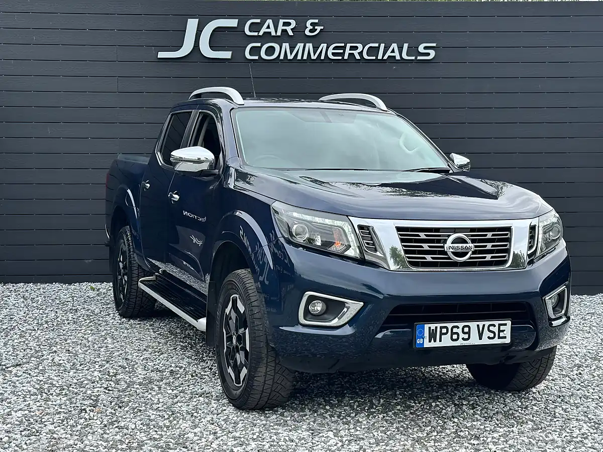 Used 2020 Nissan Navara Tekna Blue - Front View