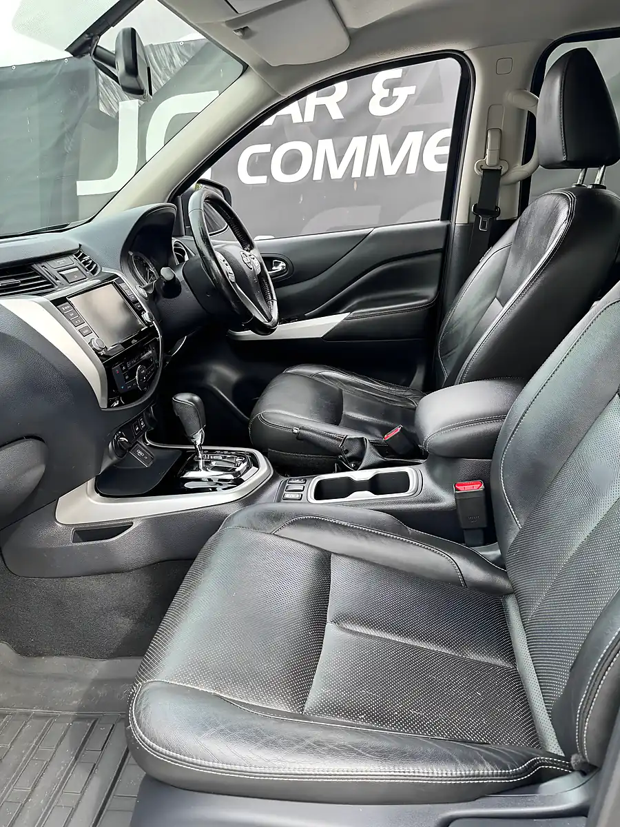 Used 2020 Nissan Navara Tekna Blue - Interior and Exterior details 10