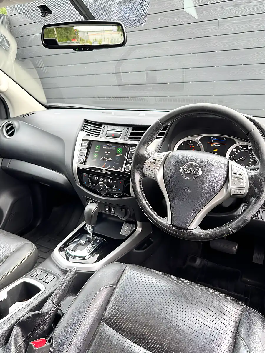 Used 2020 Nissan Navara Tekna Blue - Interior and Exterior details 14