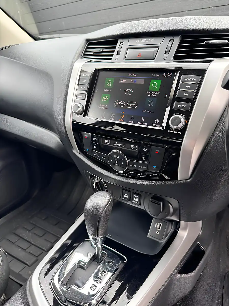 Used 2020 Nissan Navara Tekna Blue - Interior and Exterior details 15