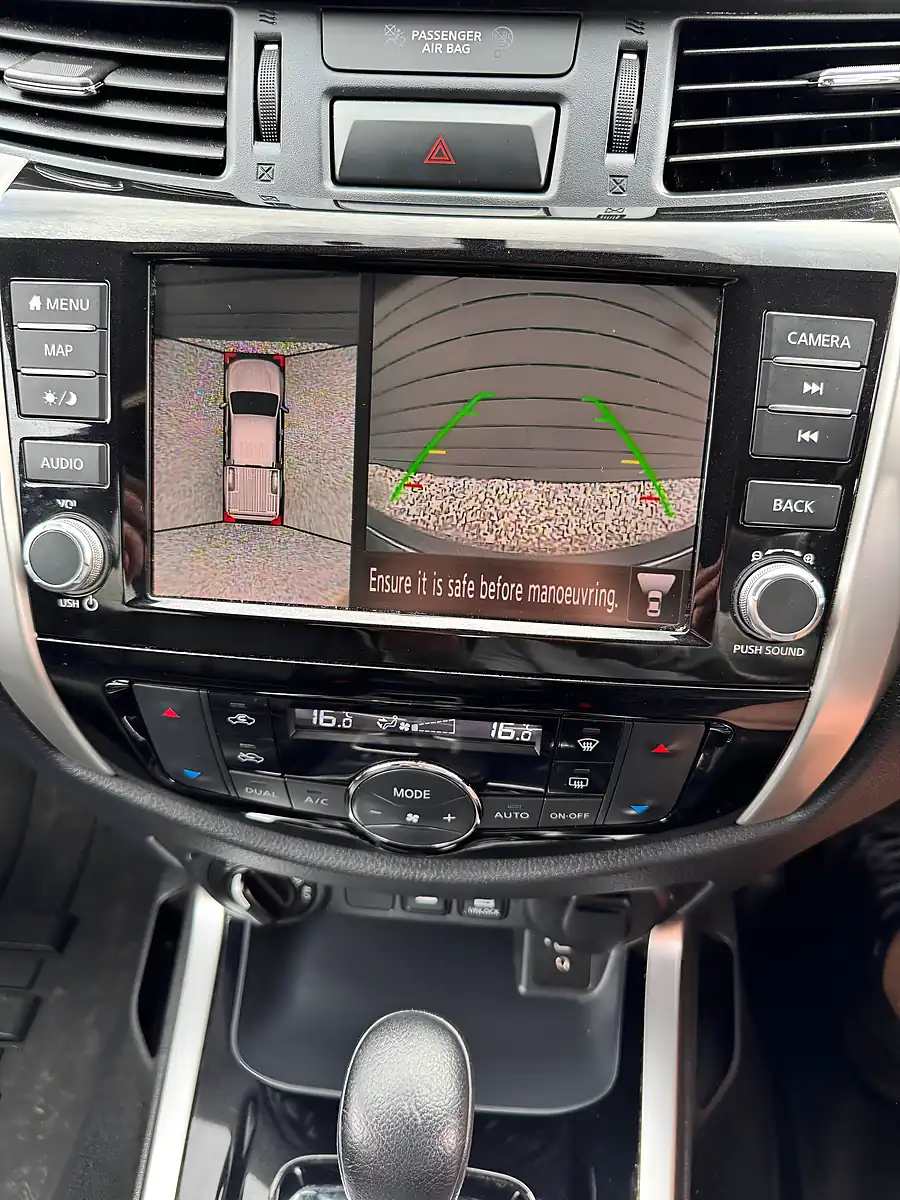 Used 2020 Nissan Navara Tekna Blue - Interior and Exterior details 16
