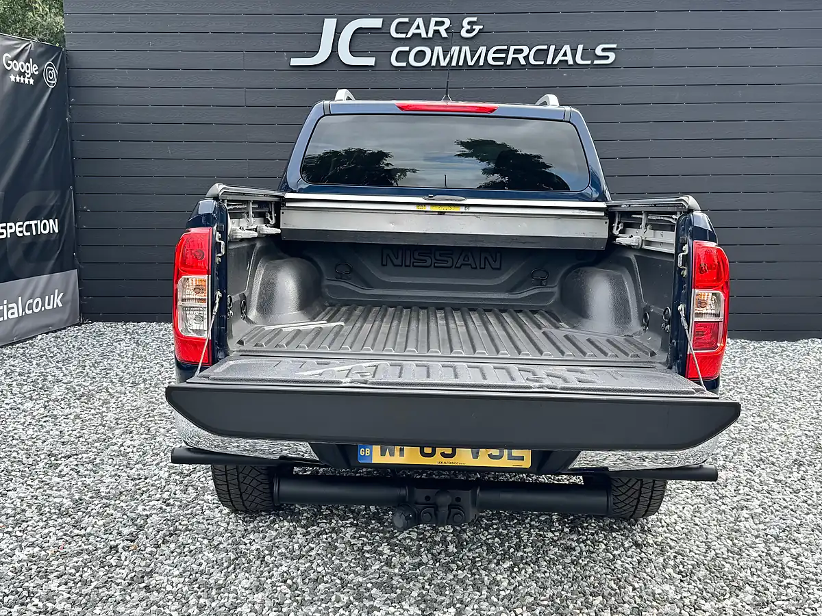 Used 2020 Nissan Navara Tekna Blue - Interior and Exterior details 18