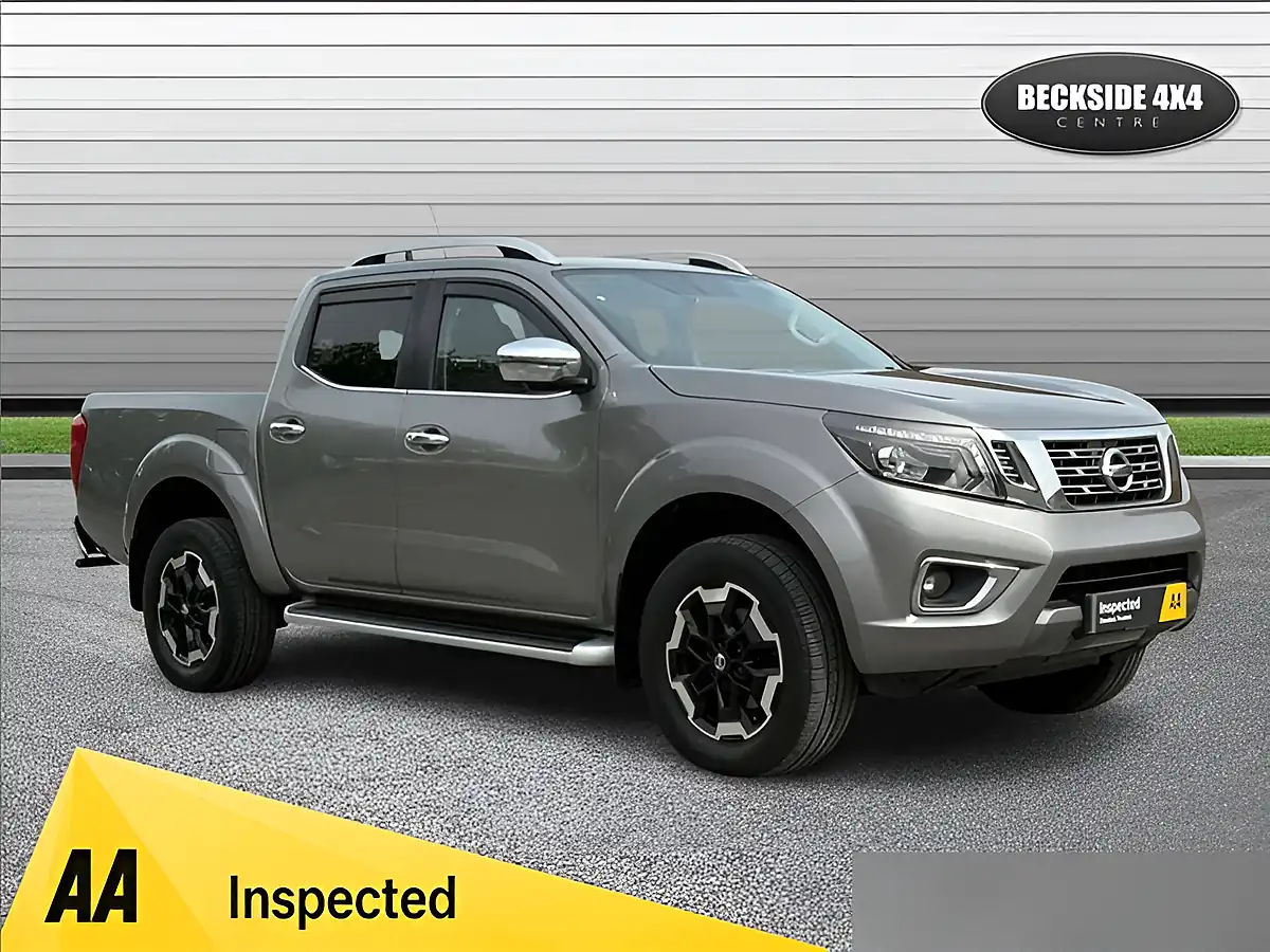 Used 2020 Nissan Navara Tekna Grey - Front View