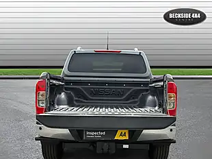 Used 2020 Nissan Navara Tekna Grey - Interior and Exterior details 10