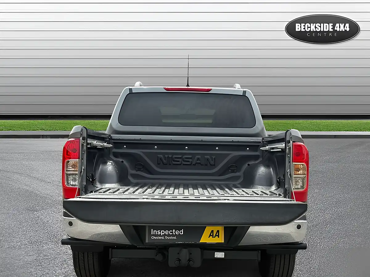 Used 2020 Nissan Navara Tekna Grey - Interior and Exterior details 10