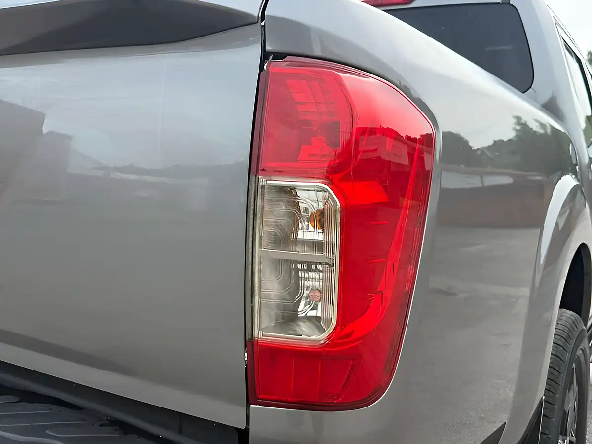 Used 2020 Nissan Navara Tekna Grey - Interior and Exterior details 13