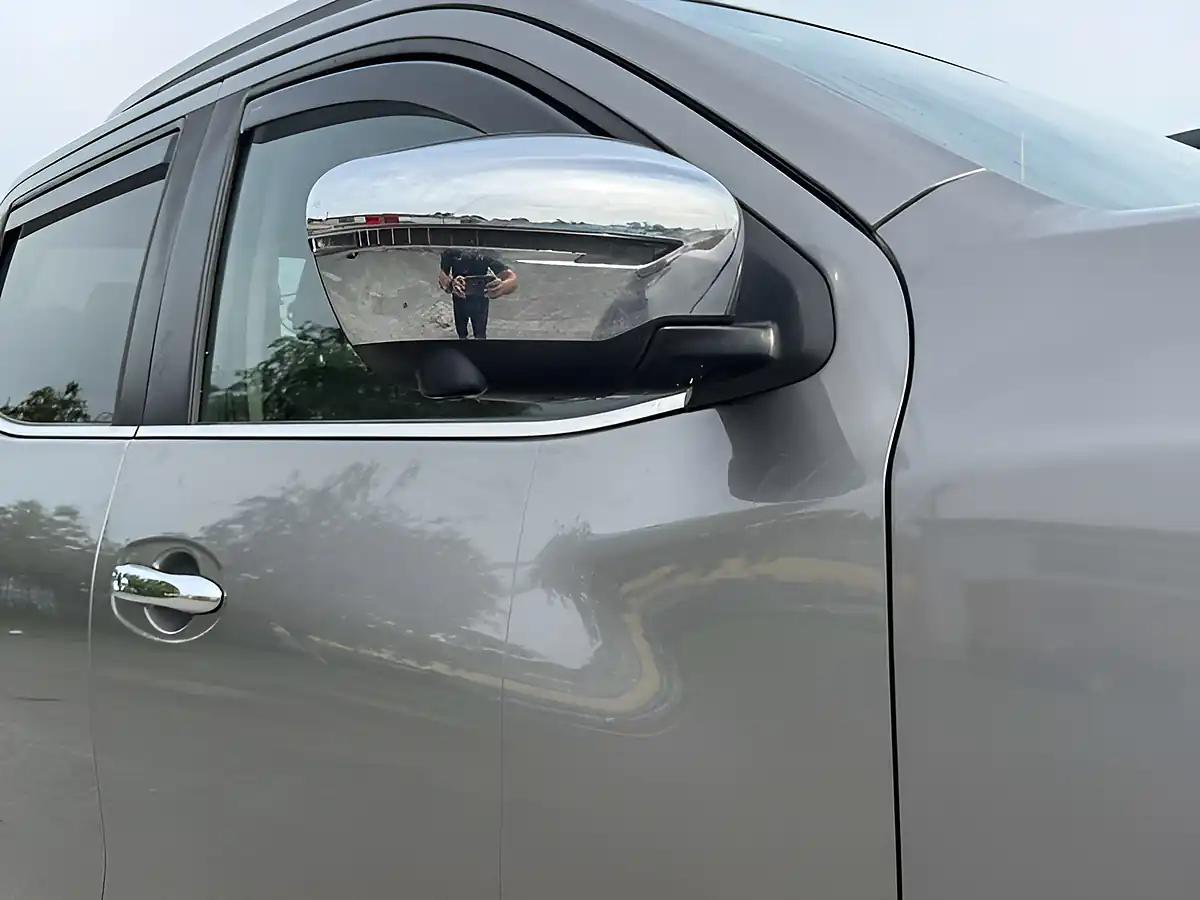 Used 2020 Nissan Navara Tekna Grey - Interior and Exterior details 15